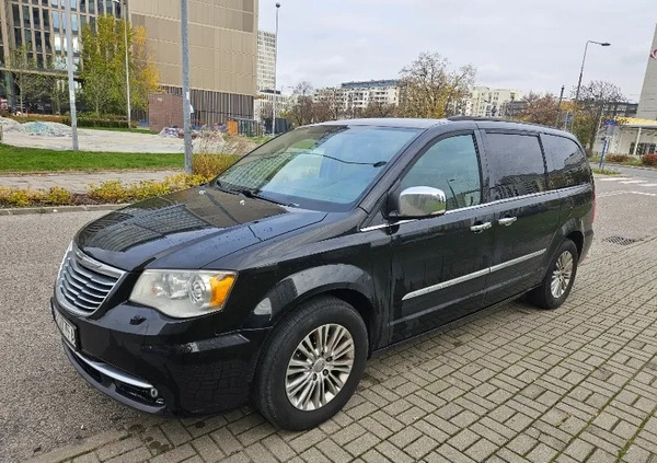 Chrysler Town &amp; Country cena 45000 przebieg: 345000, rok produkcji 2015 z Warszawa małe 106